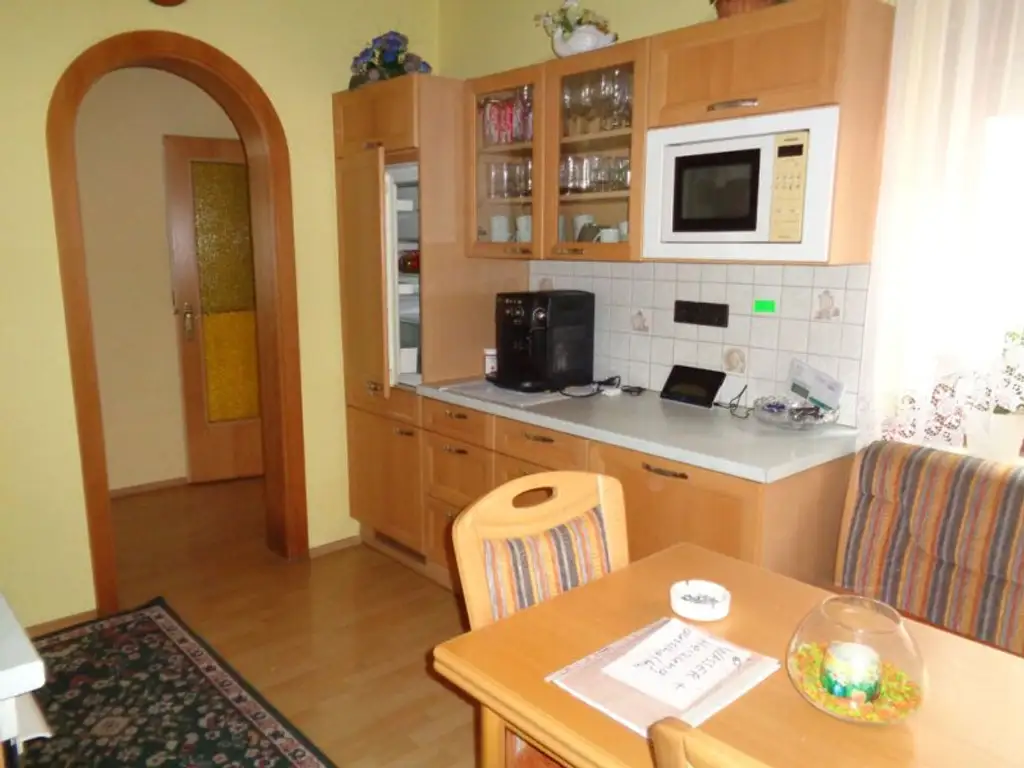 Jedenspeigen: S- Bahn: kleiner, bezugsfertiger Wohnhit mit Innenhof,ohne Garten