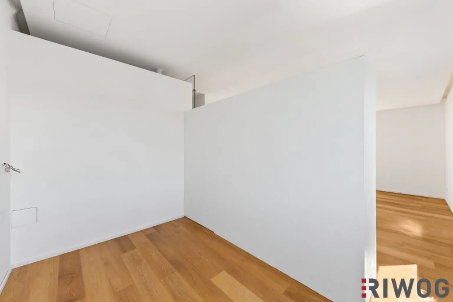 **Architekten Dachloft mit Balkon, Hochwertiger Ausstattung und SÜD-OST Ausrichtung**
