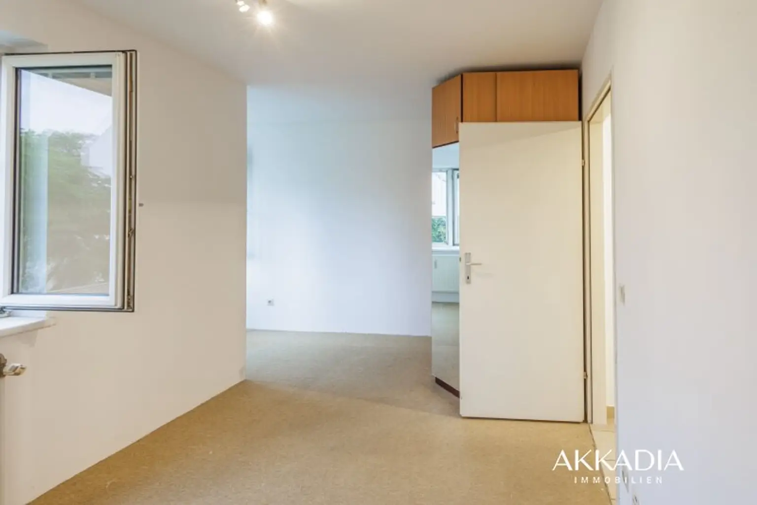 Ruhige 2-Zimmer-Wohnung mit Gartenblick und Garagenplatz