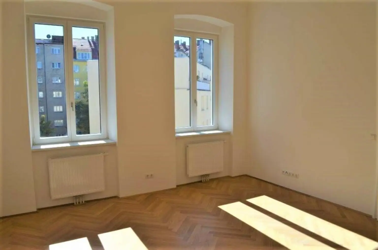 LAZARETTGASSE - NADLERGASSE, AKH-Nähe, sonnige 68 m2 Altbau, 2 Zimmer, Wohnküche, Wannenbad, Parketten, SAT/TV, 3. Liftstock