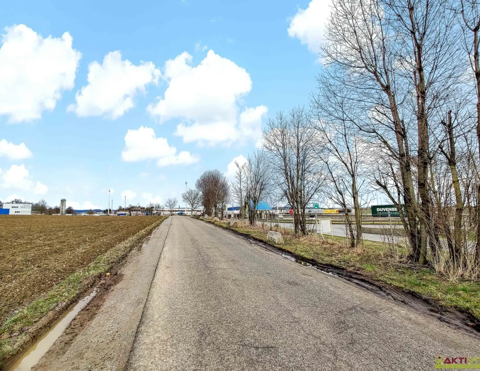 Großes Betriebs-Baugebiet direkt an der Autobahn A8! - Großes Potential als Pacht oder Baurecht. - An der Grenze zu DE.