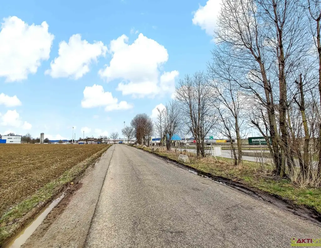 Großes Betriebs-Baugebiet direkt an der Autobahn A8! - Großes Potential als Pacht oder Baurecht. - An der Grenze zu DE.