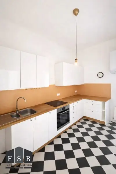 (derzeit) 4 Zimmer-Wohnung in wunderschönem, denkmalgeschütztem Gründerzeithaus nahe Belvedere - Gestalten Sie gerne Ihren eigene Wohnung