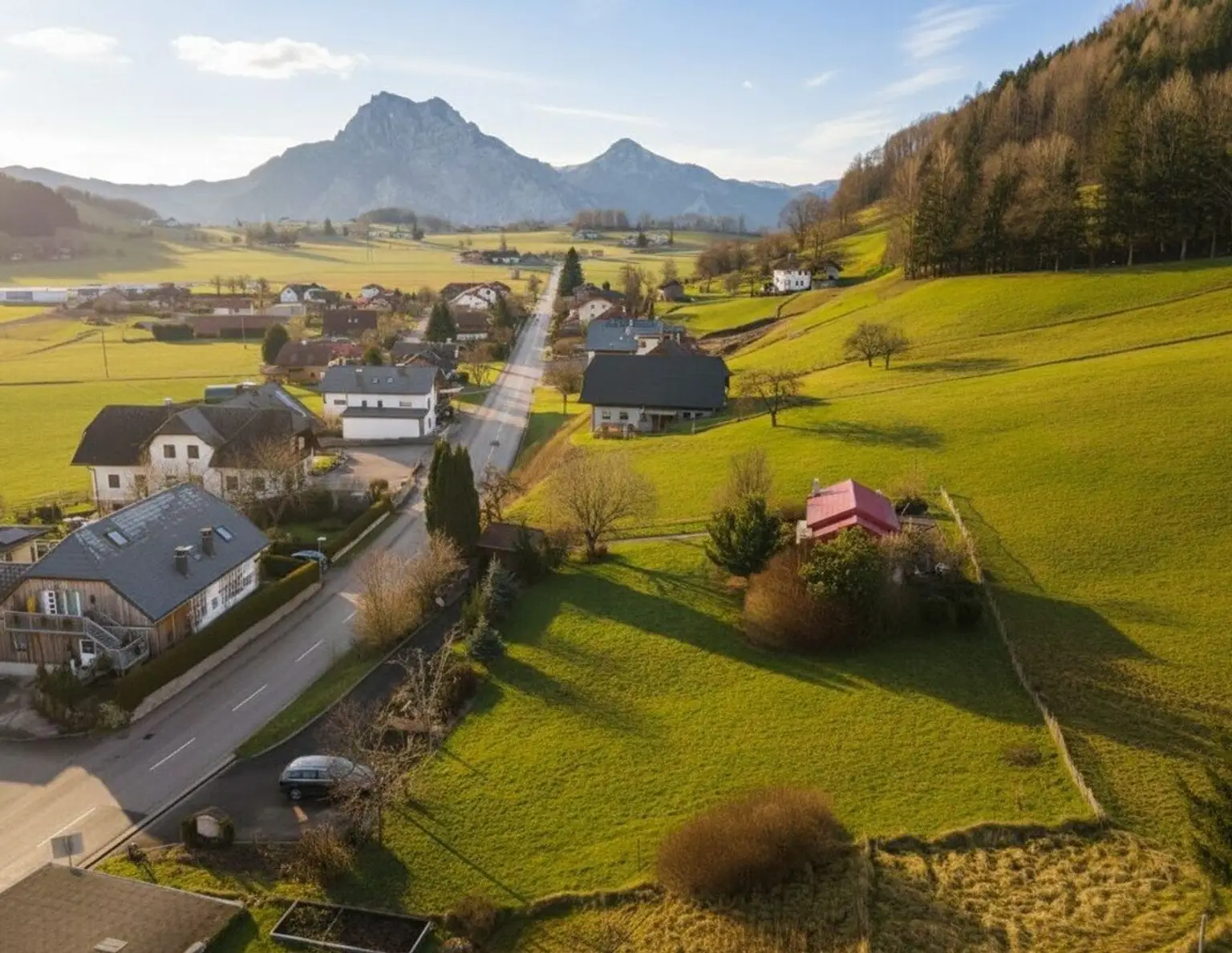 Baugrundstück in Altmünster - 1.477 m², aufgeschlossen, mit Kleinwohnhaus und Potenzial für bis zu 3 Einheiten