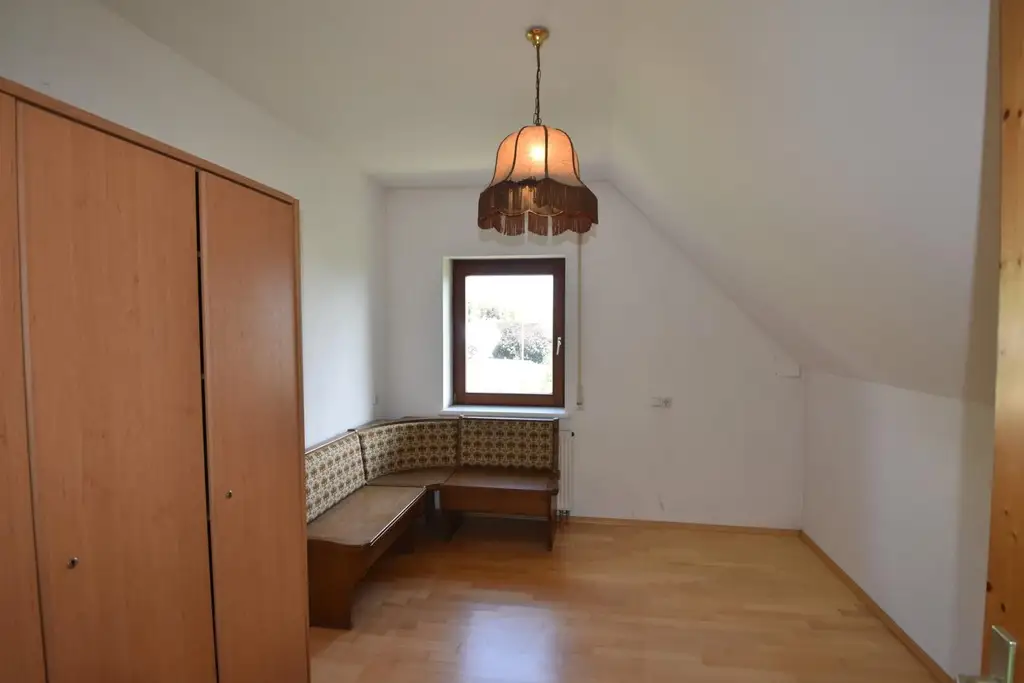 Großzügiges Wohnhaus mit zwei Wohneinheiten