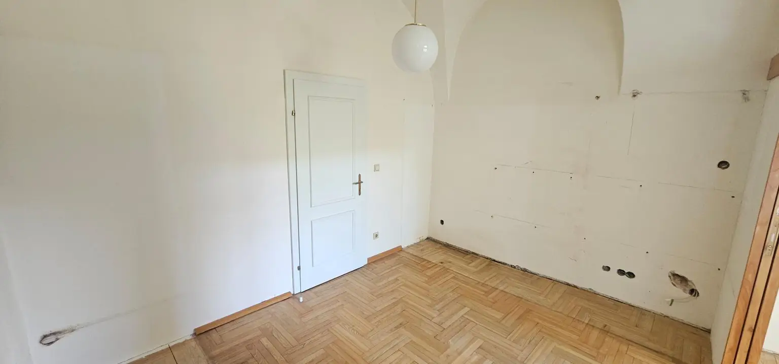 Zwischenraum Behandlungsraum zur Teeküche 1.