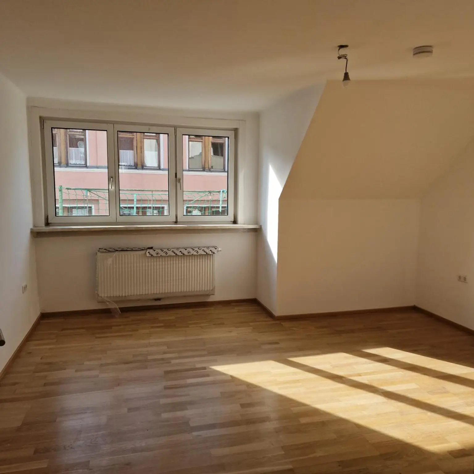Sanierte 2,5-Zimmer-Wohnung mit neuwertiger Küche!