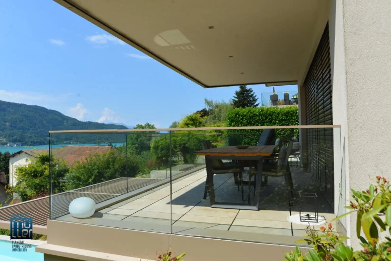 Extravagantes Wohnen am Wörthersee -  152 m² große Seeblickterrassenwohnung mit TG/Carport mit MIETER zu verkaufen!