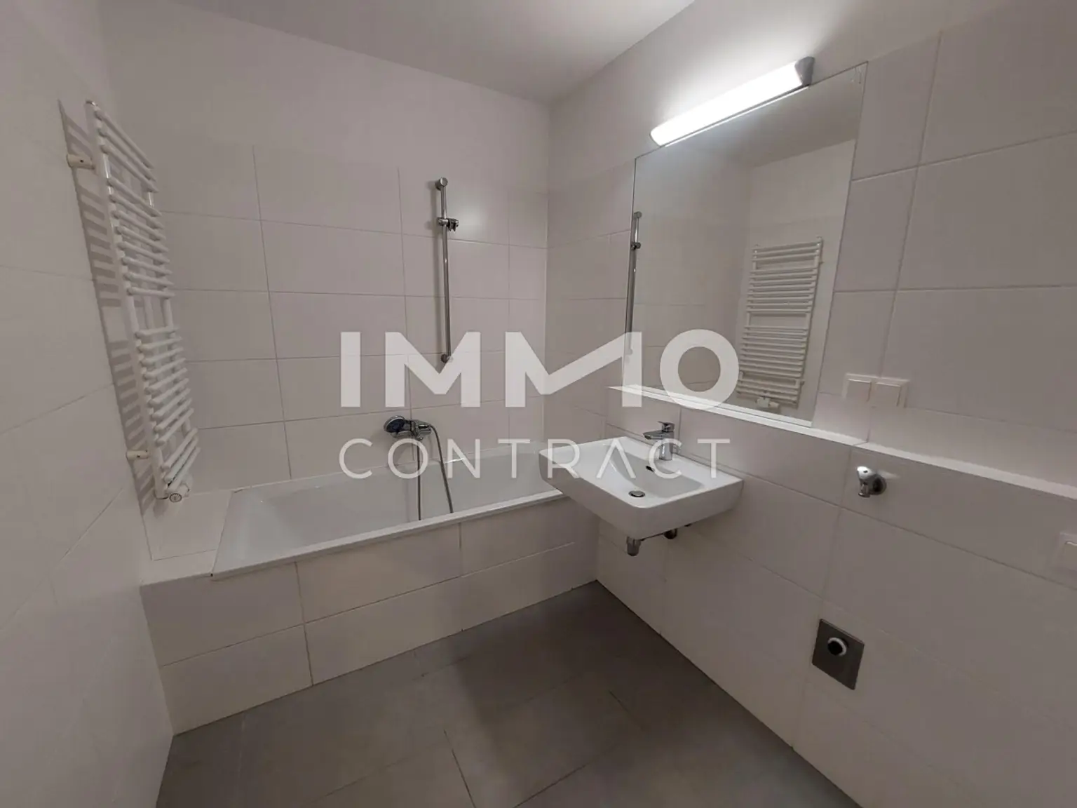 Unbefristet. Moderne, attraktive Wohnung mit großer Loggia  in der Laxenburgerstraße