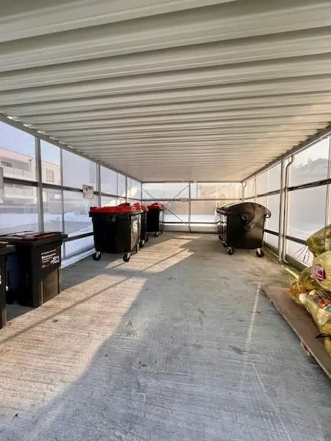 Müllhaus im Innenhof