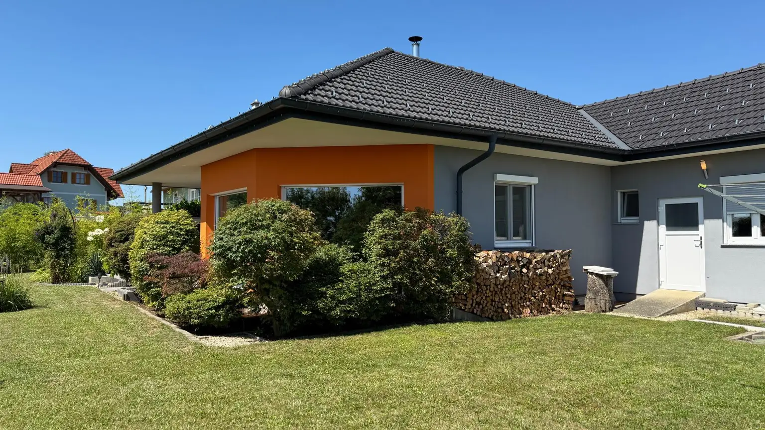 gepflegter, bezugsfertiger Bungalow mit Weitblick in sonniger Lage