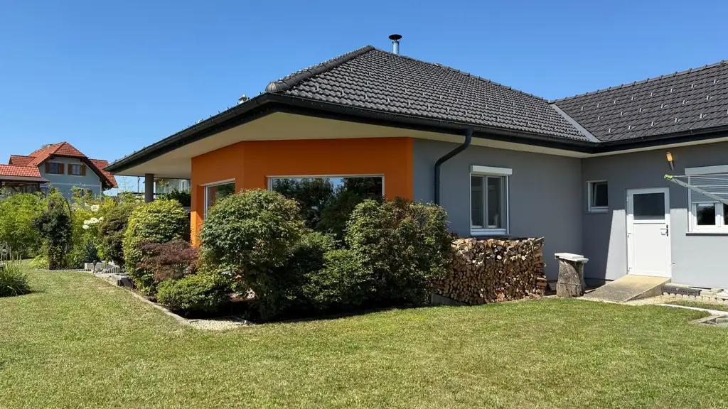 gepflegter, bezugsfertiger Bungalow mit Weitblick in sonniger Lage