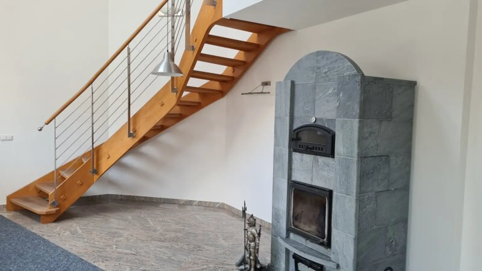 Sehr ruhige Siedlungslage - Riesige (teilbare)  Etagenwohnung mit 2 Balkonen, Garage, Sauna in einem sehr gepflegten Haus