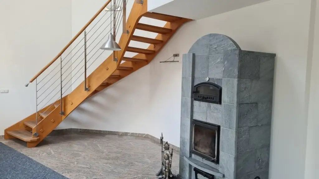 Sehr ruhige Siedlungslage - Riesige (teilbare)  Etagenwohnung mit 2 Balkonen, Garage, Sauna in einem sehr gepflegten Haus