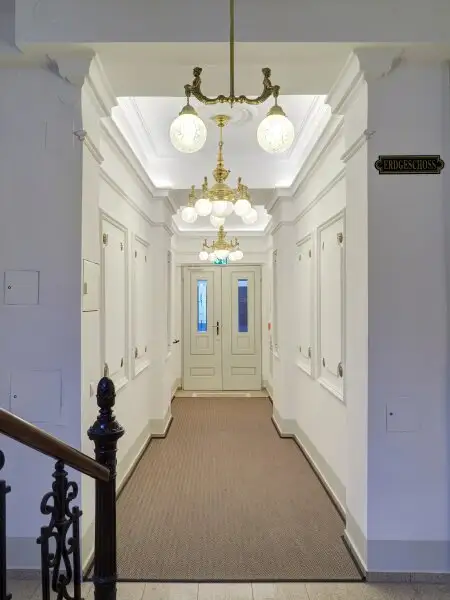 NÄHE NASCHMARKT: DG-AUSBAU IM ALTBAU - U4 Pilgramgasse - 3 Zimmerwohnung mit hofseitigem Balkon*