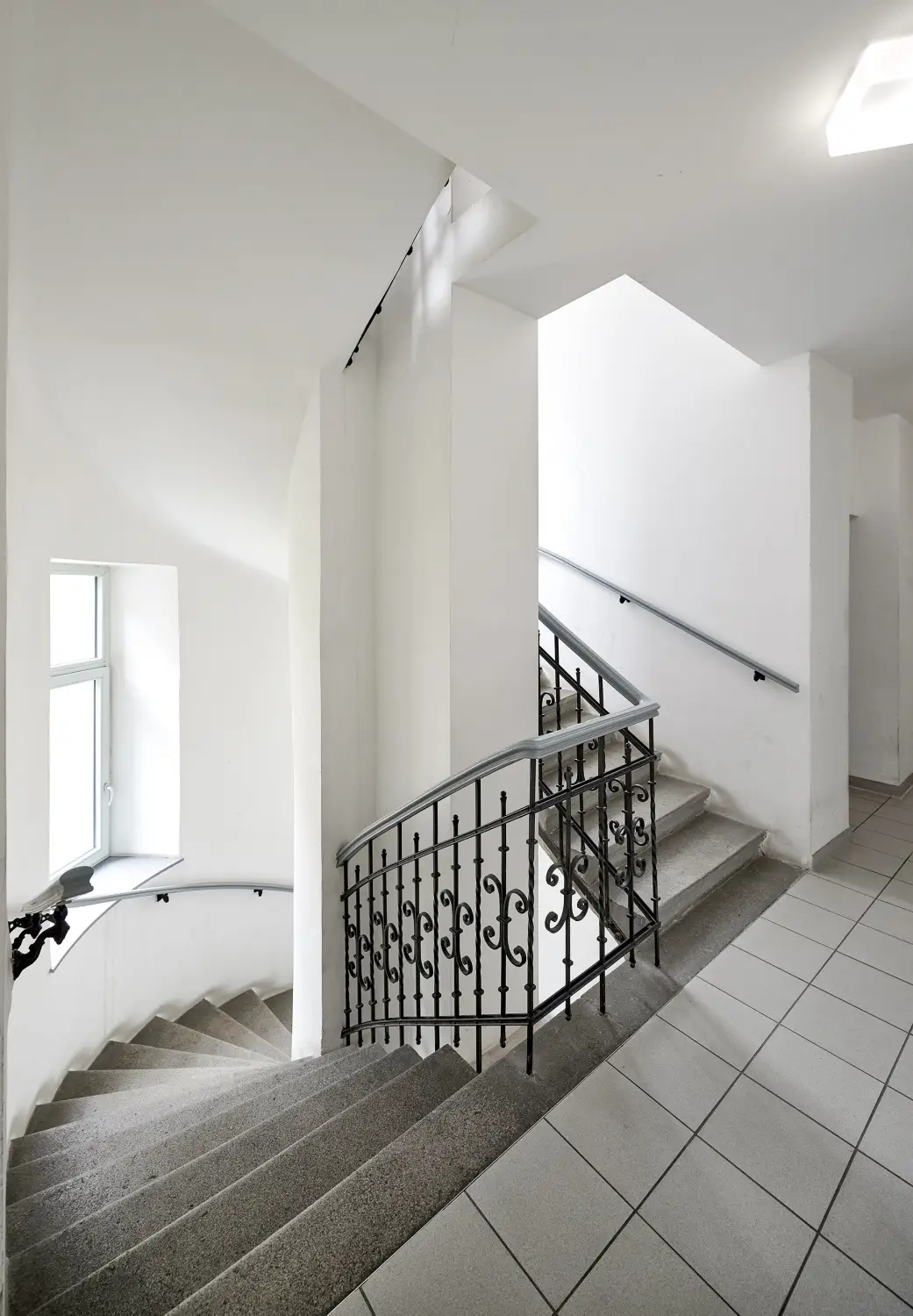 Stiegenhaus innen VI