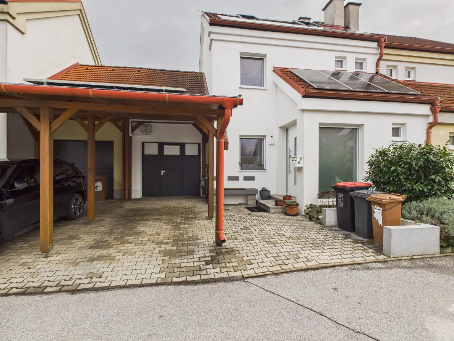 RH Maisonette Bruckneudorf Straßenansicht m.Carpor