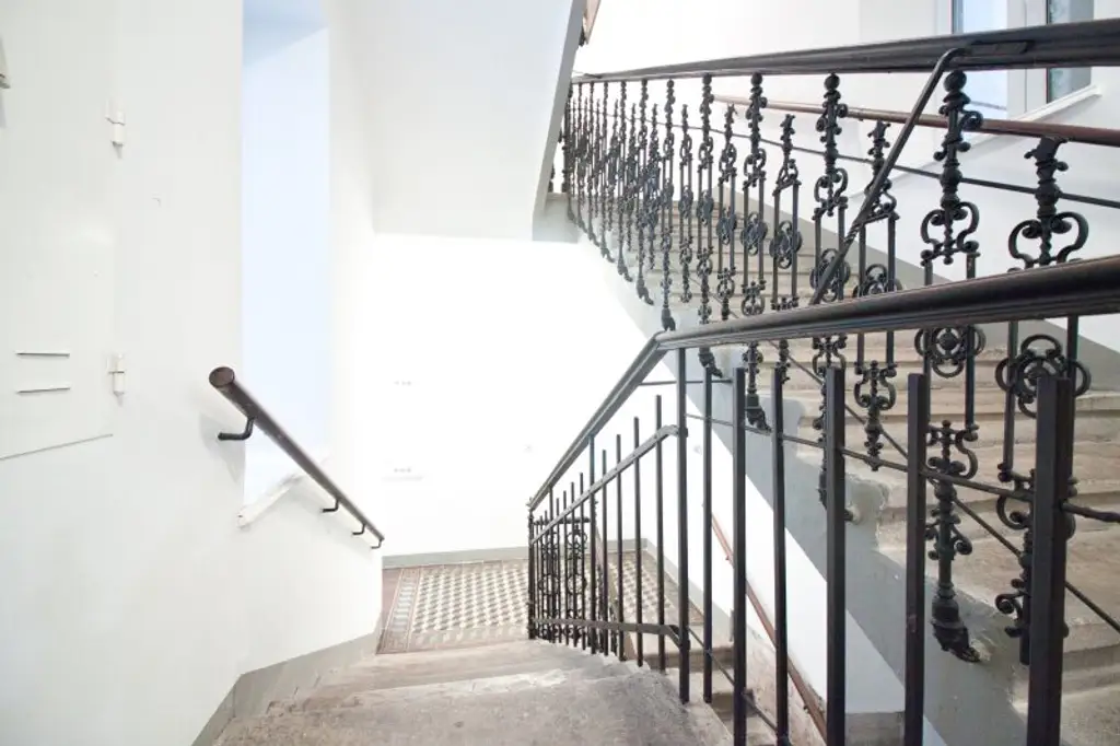 Sanierungsbedürftig | 3 Zimmer Altbau-Wohnung | ruhige Innenhoflage | zentral begehbar