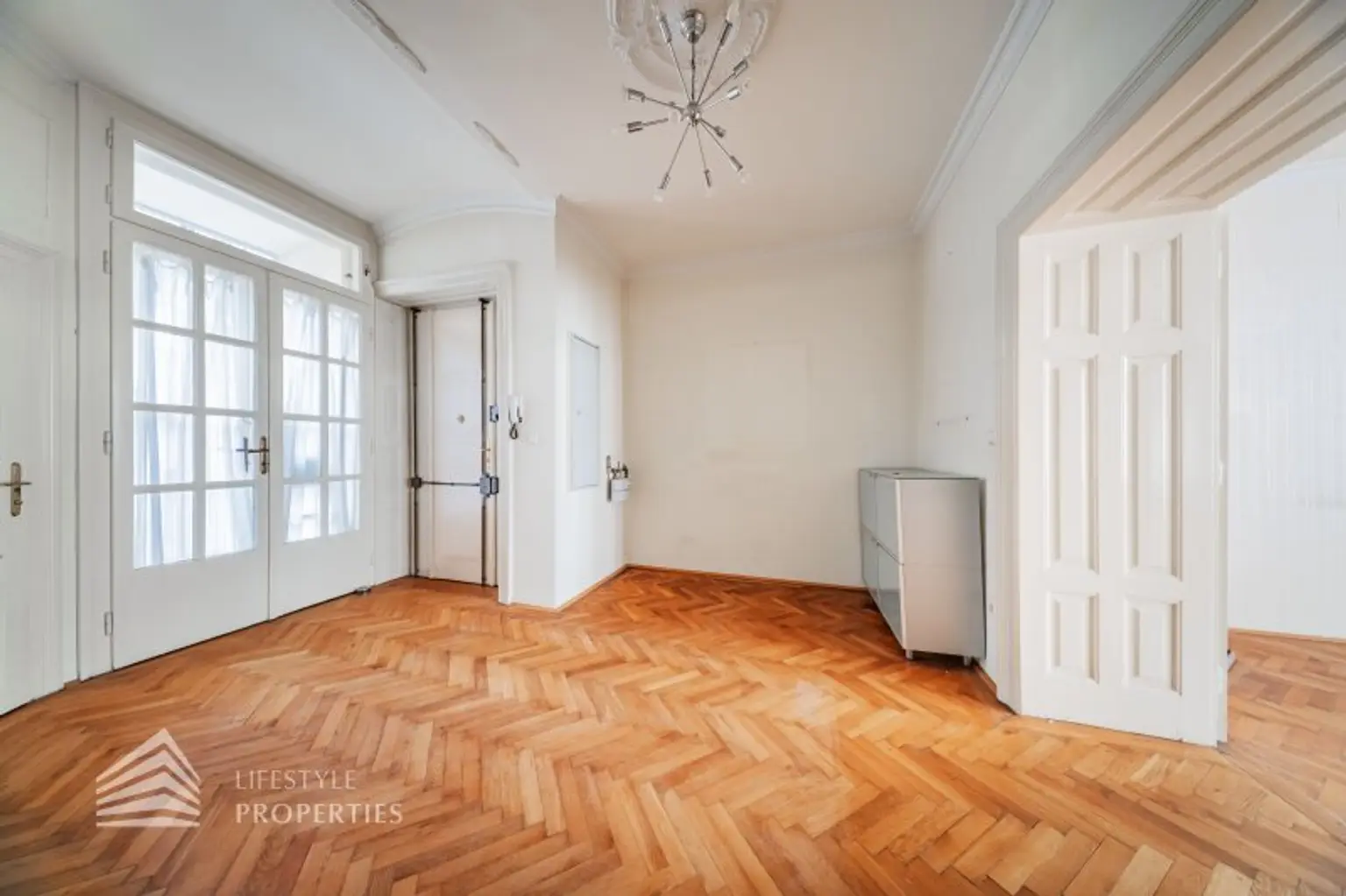 Charmante 3-Zimmer Altbauwohnung mit Loggia, Nähe Volksoper