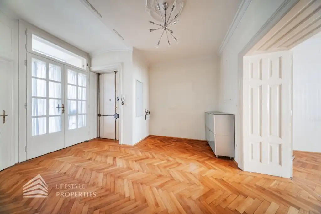 Charmante 3-Zimmer Altbauwohnung mit Loggia, Nähe Volksoper