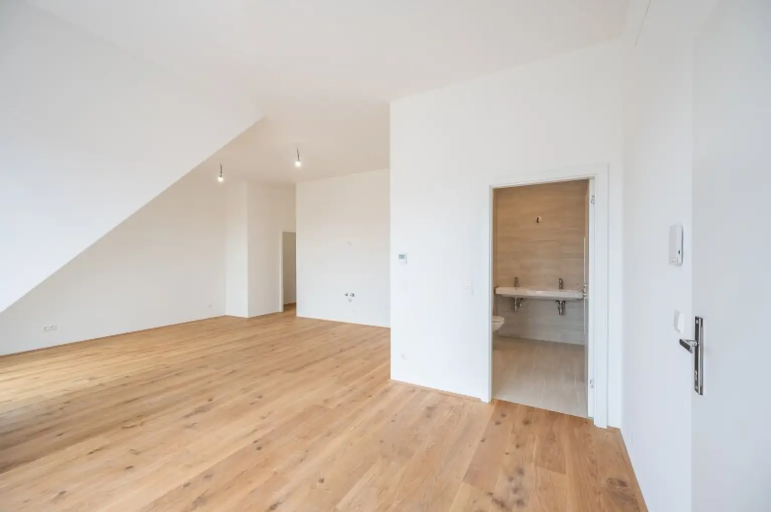 ++FonteFlats++ Fantastic 3-room attic FIRST OCCUPANCY with great roof terrace - near Hauptbahnhof/Central Station