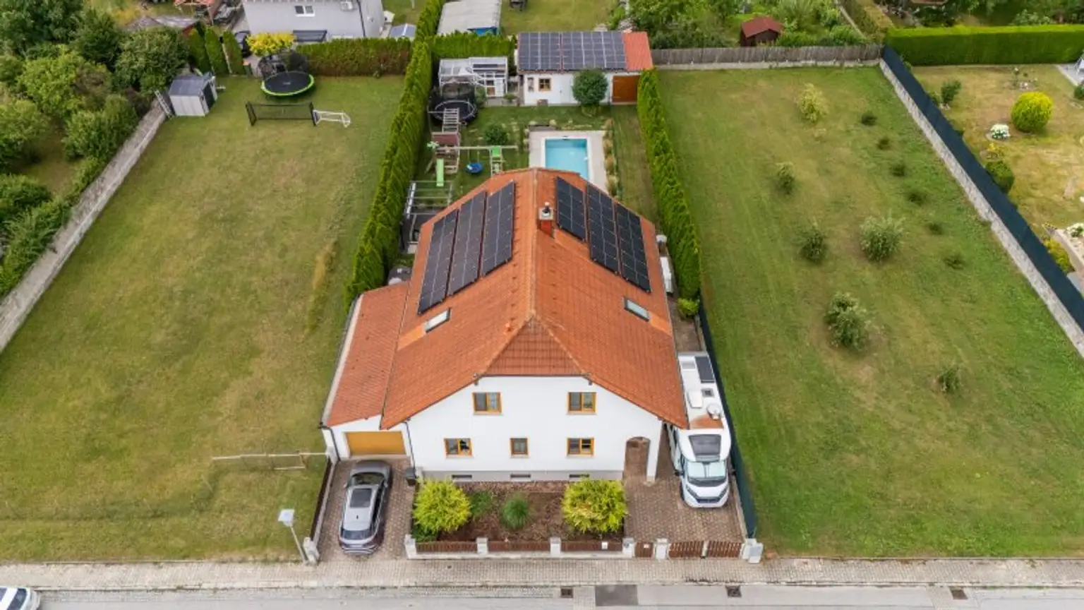 Exklusives Einfamilienhaus vor den Toren Wiens in nicht einsehbarer Grünruhelage / +++ RE/MAX Trend +++