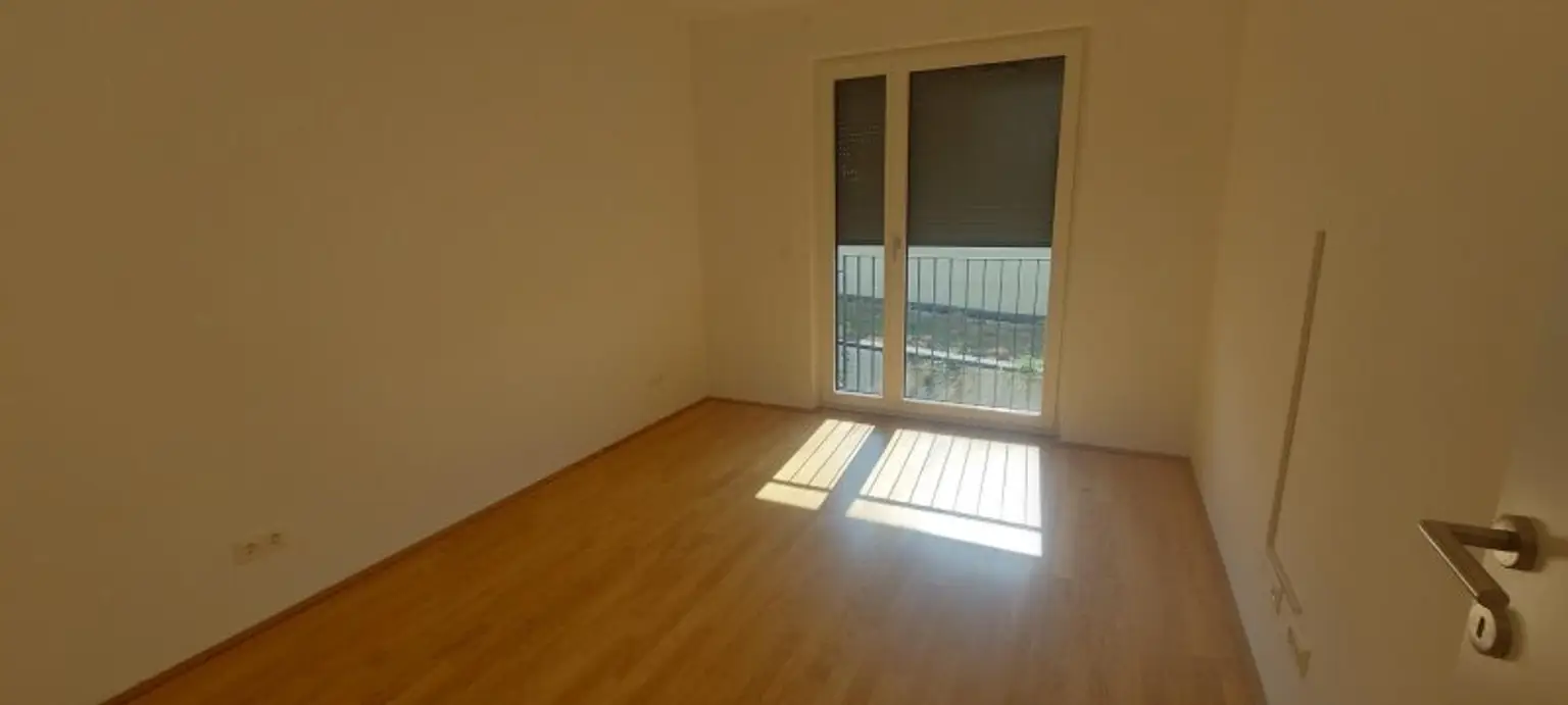 3-Zimmer-Wohnung mit 2 Balkonen und Tiefgaragenstellplatz (Top 8)