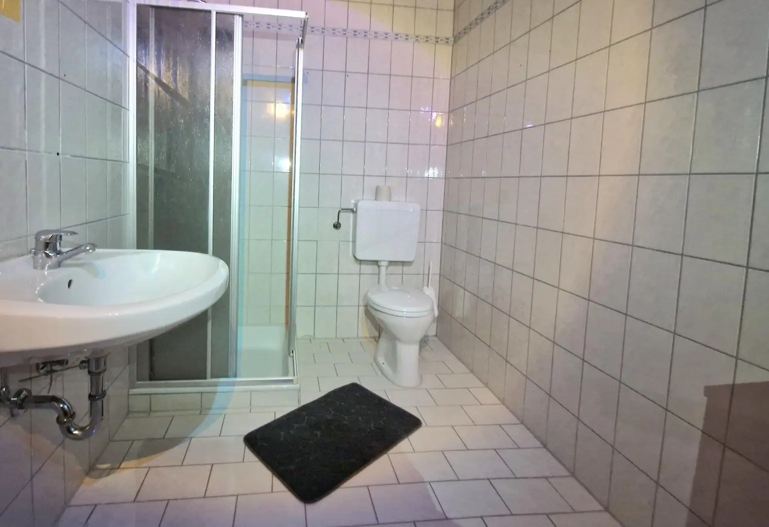 Golfer und Thermenliebhaber aufgepasst! Entzückende ruhige Terrassenwohnung mit Reihenhauscharakter.
