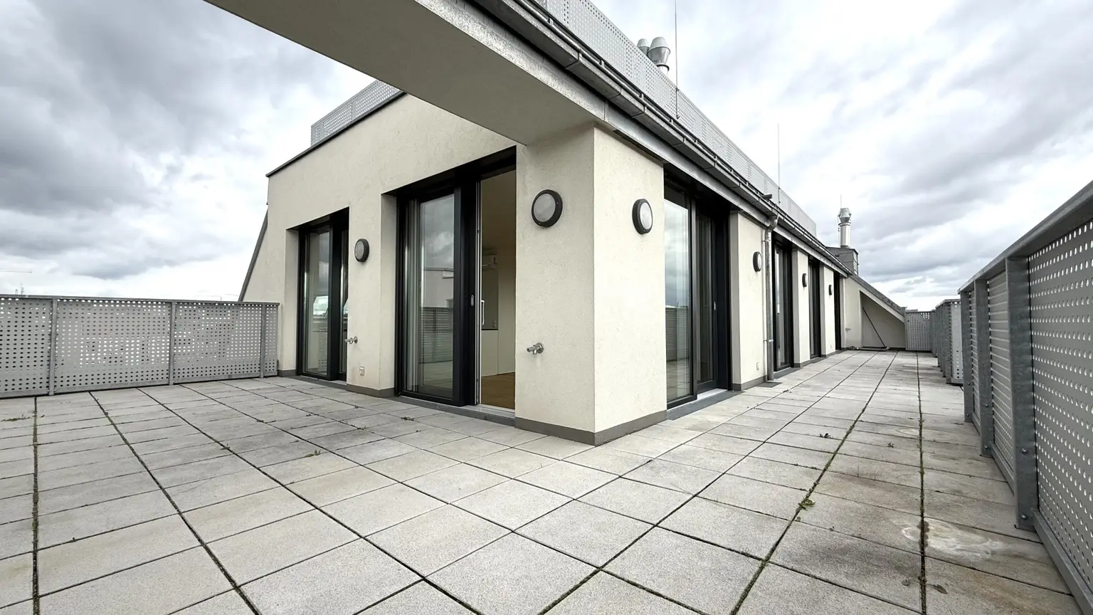 HIGH-LEVEL-PENTHOUSE mit POOL am Dach und DIREKTLIFT!!! 140m² TERRASSENFLÄCHE!!!