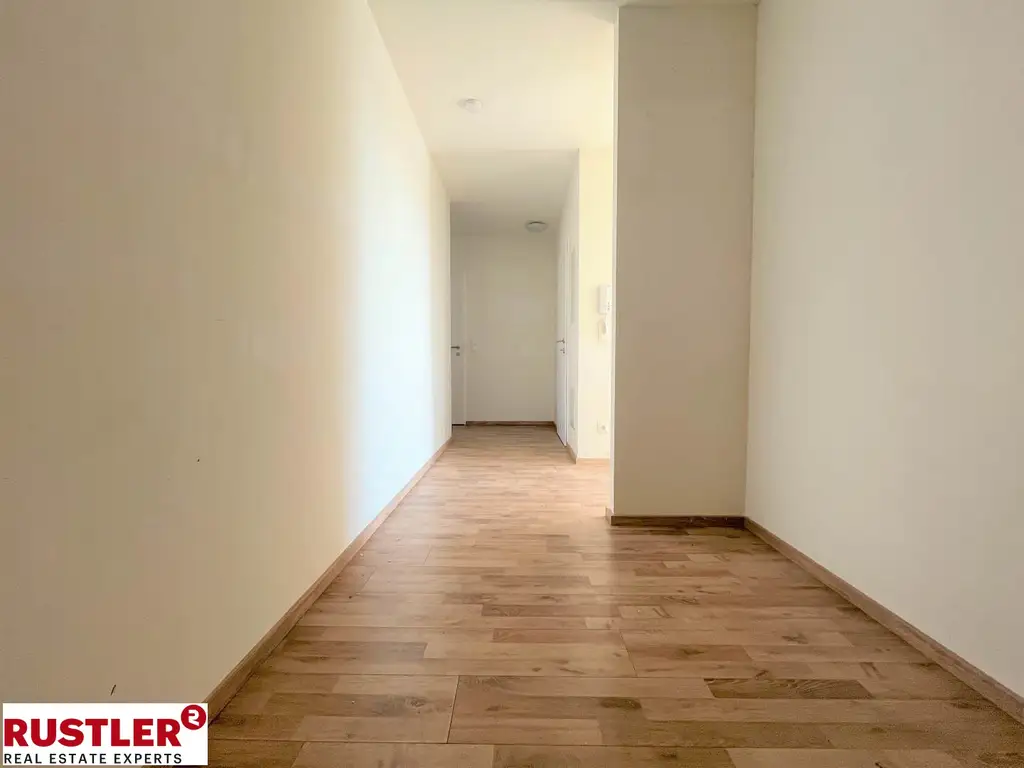 Geräumige, helle 2-Zimmerwohnung mit großer Loggia!