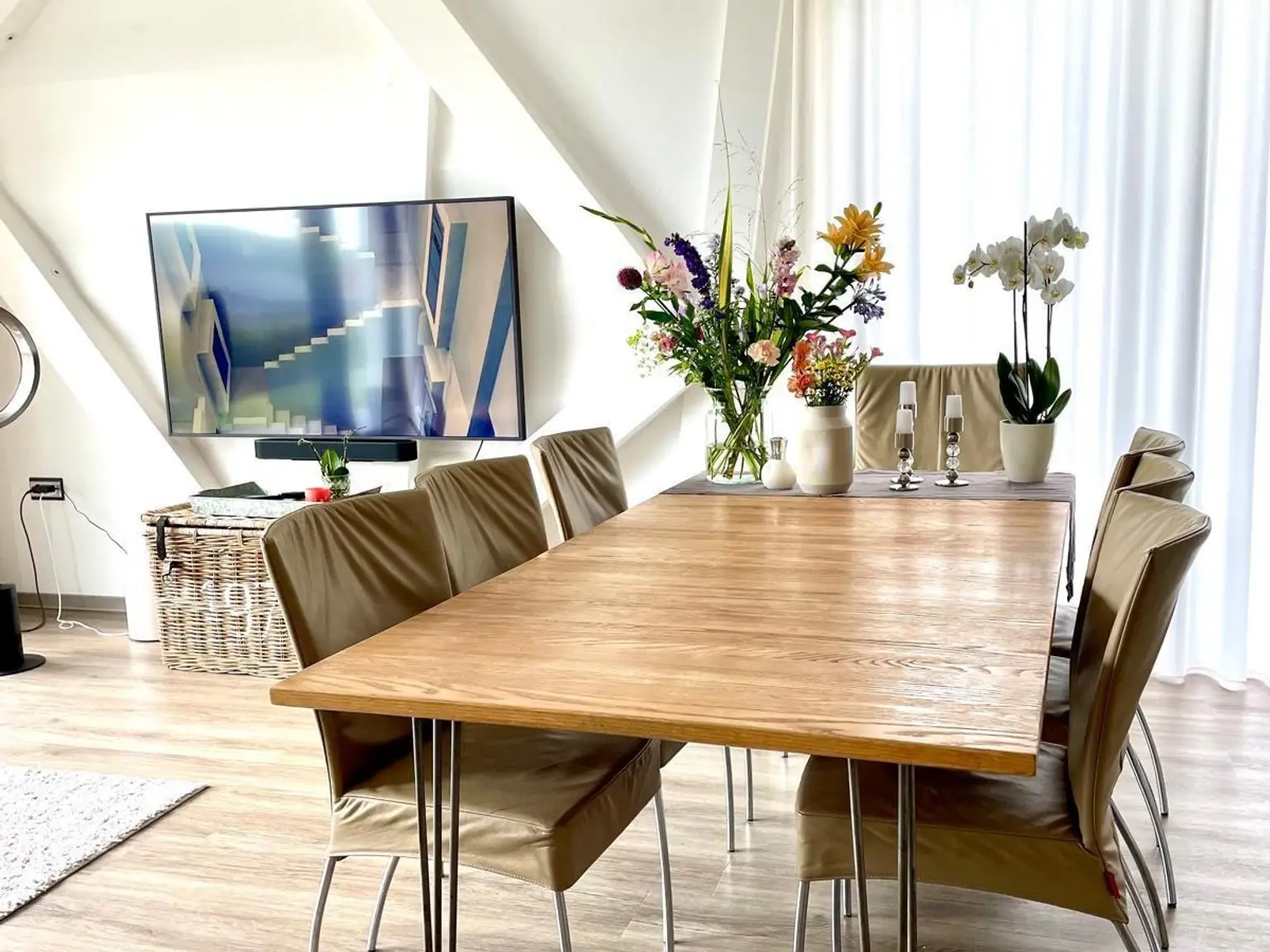 EXKLUSIVES WOHNEN AUF EINER EBENE:
außergewöhnliches Einfamilienhaus
in bester Lage von Impfingen !!