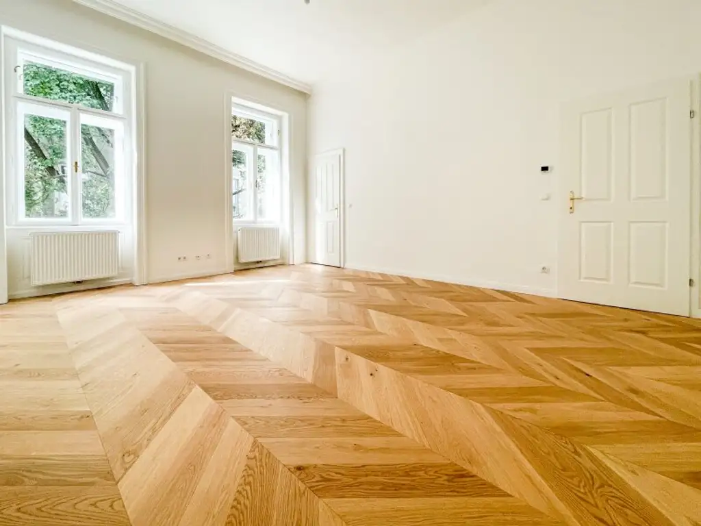 GENERALSANIERTE ALTBAUWOHNUNG: komplett hofseitige 2-Zimmerwohnung