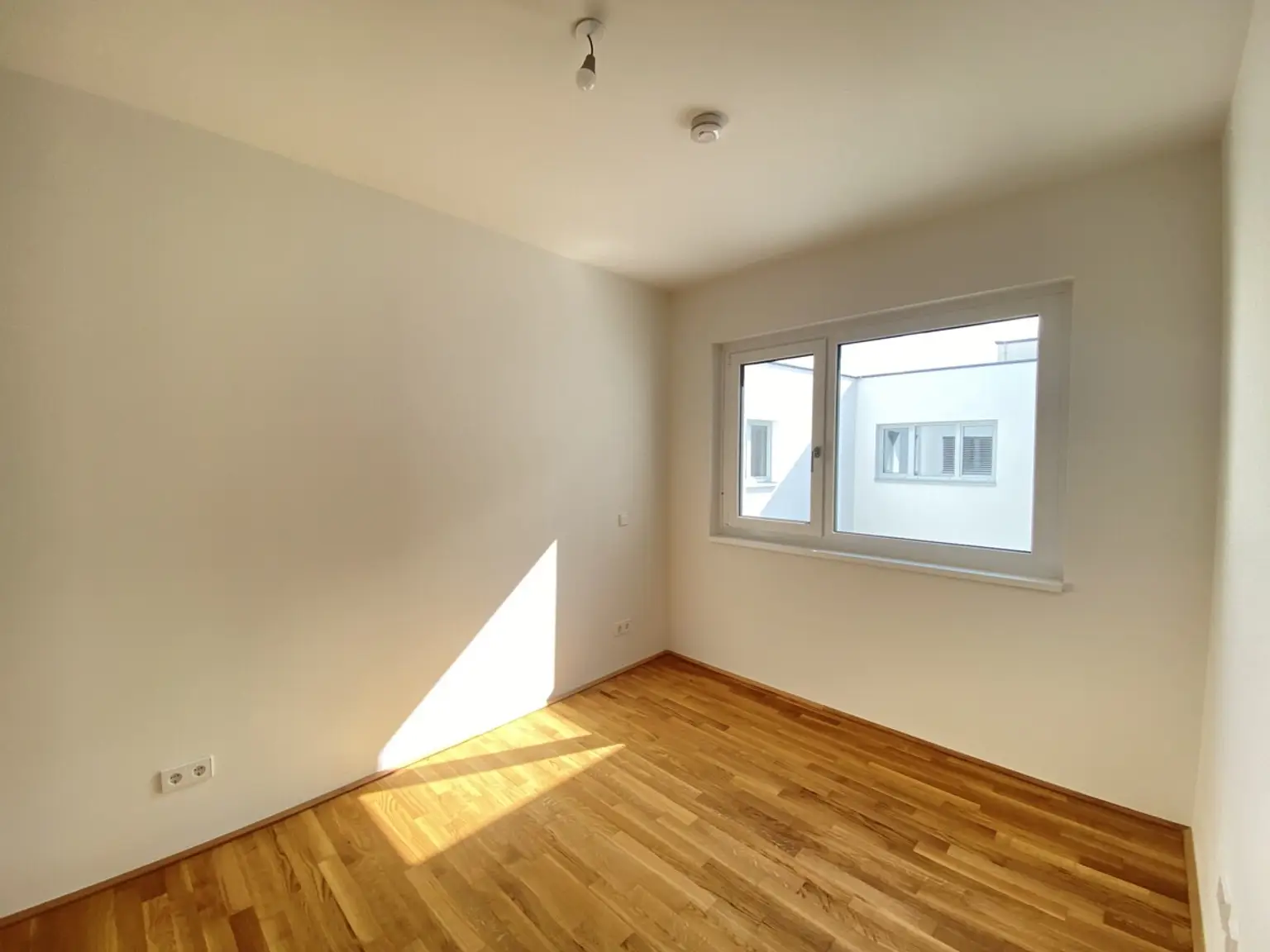 Sonnige 2 Zimmerwohnung mit Dachterrasse - 1 bedroom Apartment with terrace  TRAUM ERSTBEZUG