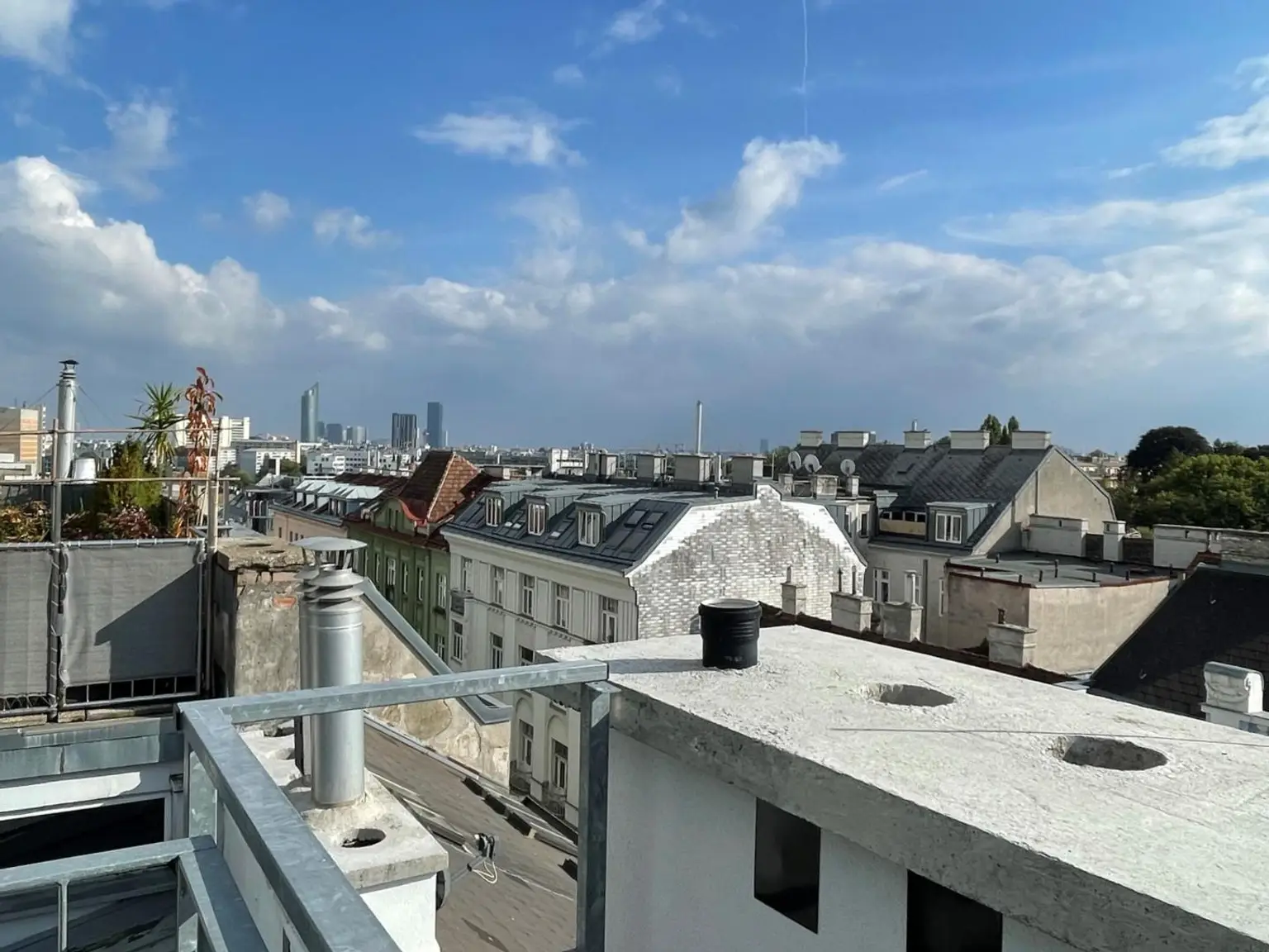 DACHGESCHOSS-Traum in Döbling: 3 Zimmer, sehr große Dachterrasse mit Ausblick, Balkon, 2 Loggien, Klimaanlage, Lift, Top-Ausstattung