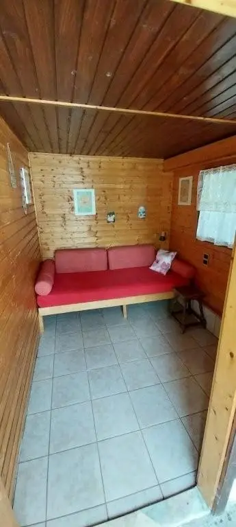 ZWEITWOHNSITZ ODER KLEINES KNUSPERHÄUSCHEN FÜR EIN BIS ZWEI PERSONEN IN SCHÖNSTER GRÜN- UND RUHELAGE IN LANGENLEBARN AN DER DONAU AUF PACHTGRUND
