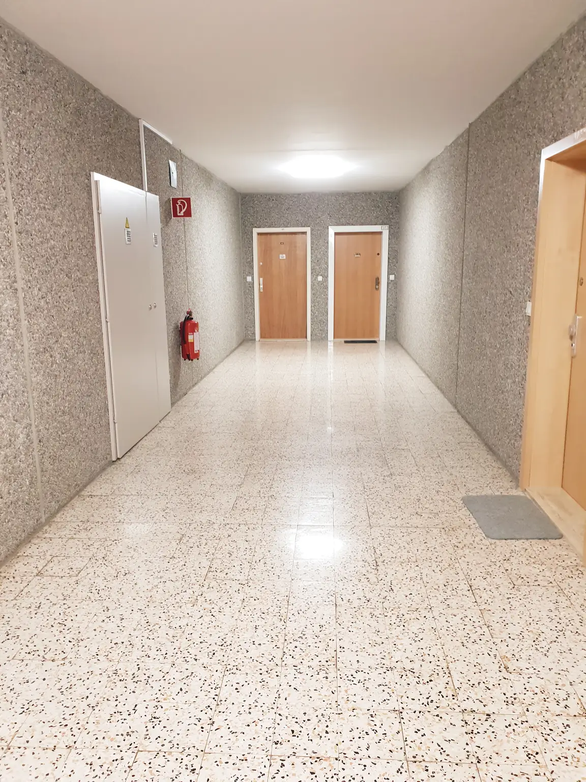 Wohnung mit 4 Zimmer + Loggia zu verkaufen!