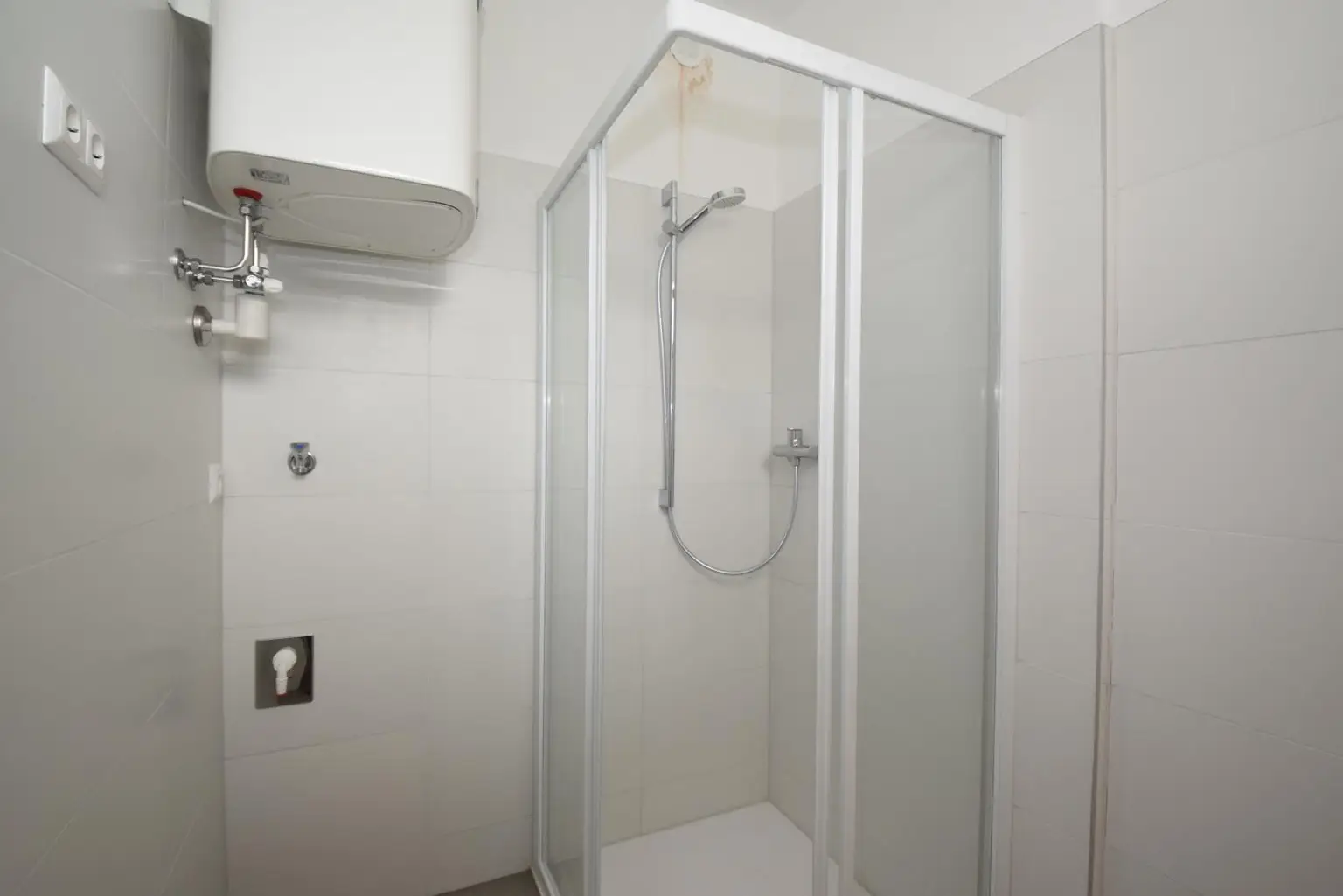 Dusche und E-Boiler