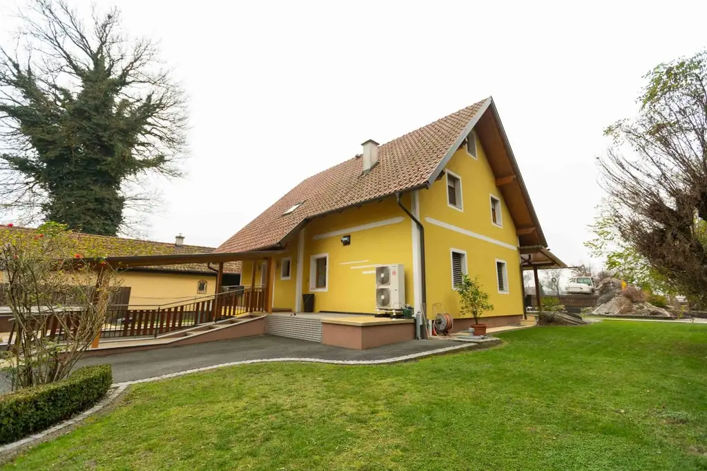Wunderschönes Haus mit großer Hobbywerkstatt und großem Hofplatz - Ruhelage!