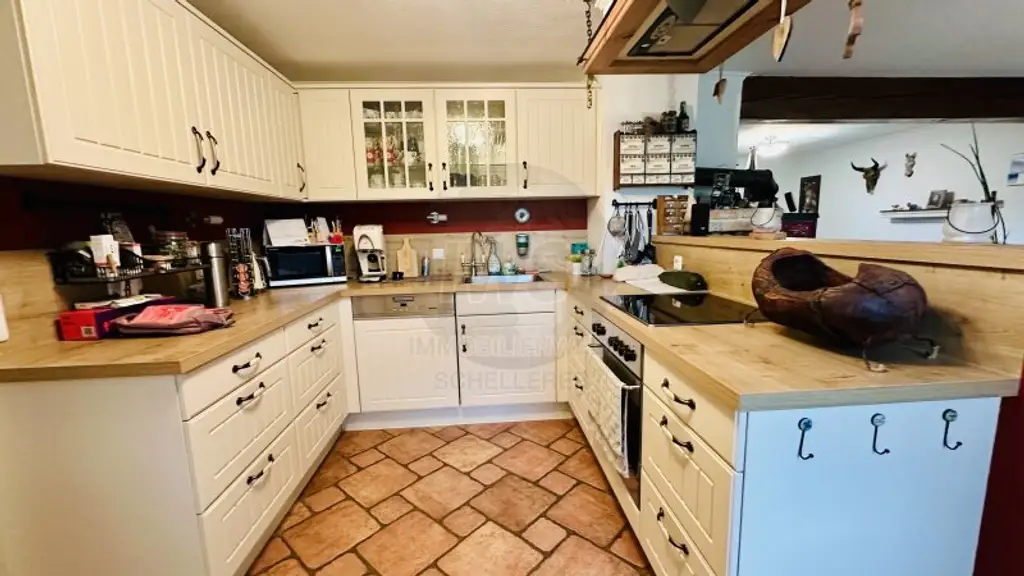 Zwei schöne Bungalows mit großem Garten
