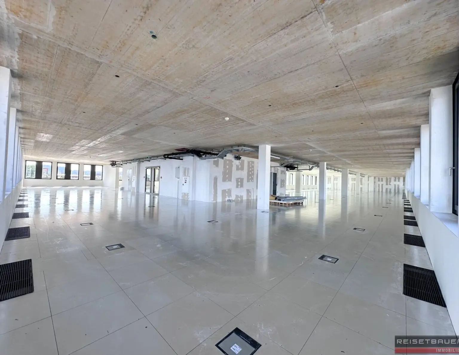DAS HAFENPORTAL I 1030 m² BÜROFLÄCHE IM 4.OG