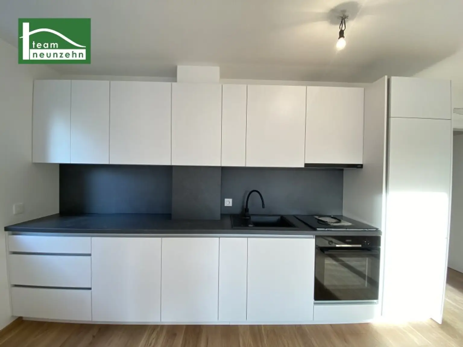 Modernes Wohnen in Eßlinger Grünruhelage-Idyll - Große Zimmer, hochwertige Ausstattung und Luftwärmepumpe!