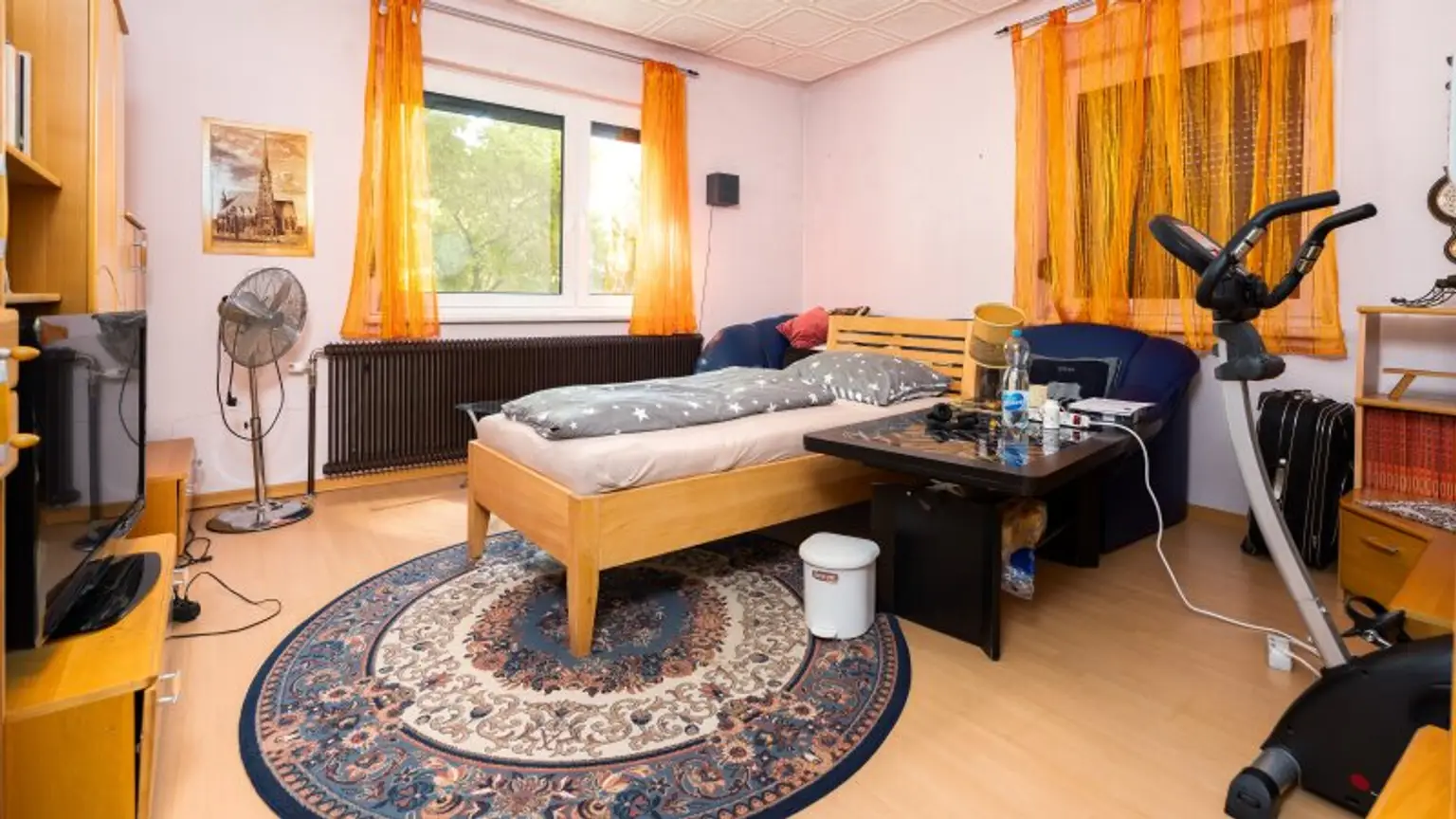 Kapitalanlage mit Potential – 2 Häuser auf Eckgrundstück mit rund 938 m² Grundstücksfläche!