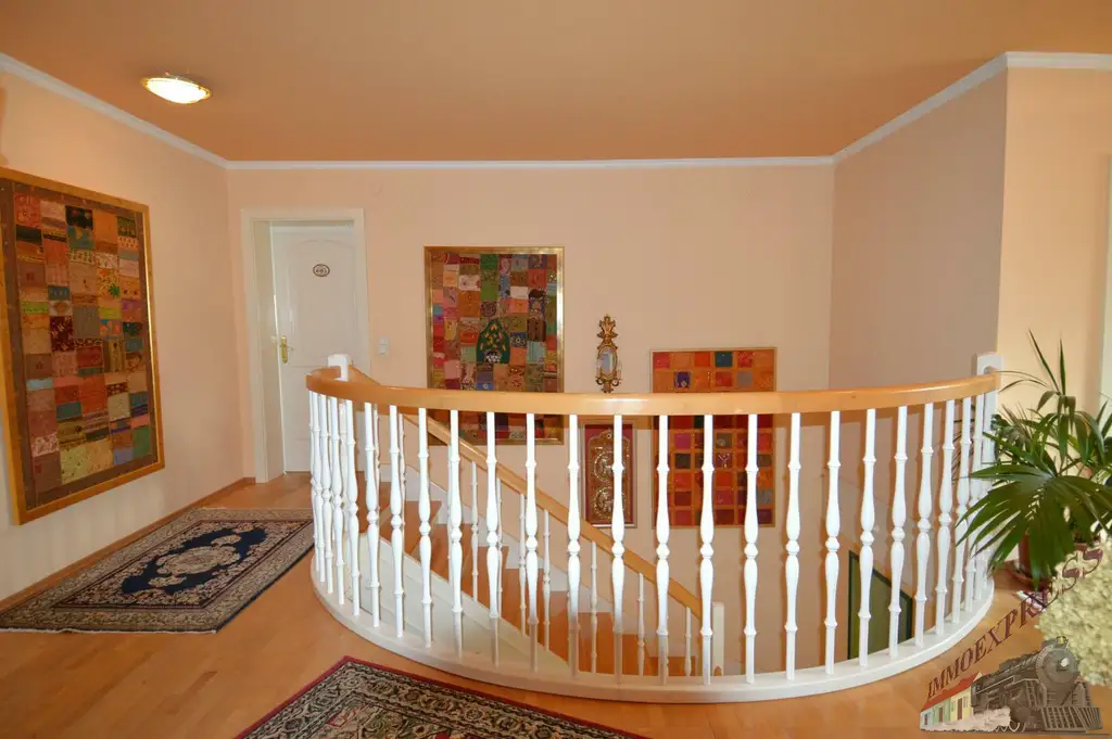 Repräsentatives Einfamilienhaus im italienischen Stil auf ca. 2.711 m²