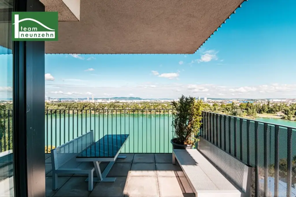 Bestlage am Wasser - direkt beim Hirschstettner Badeteich mit vermutlich der besten Aussicht Wiens! Ein Balkon zum Verlieben!