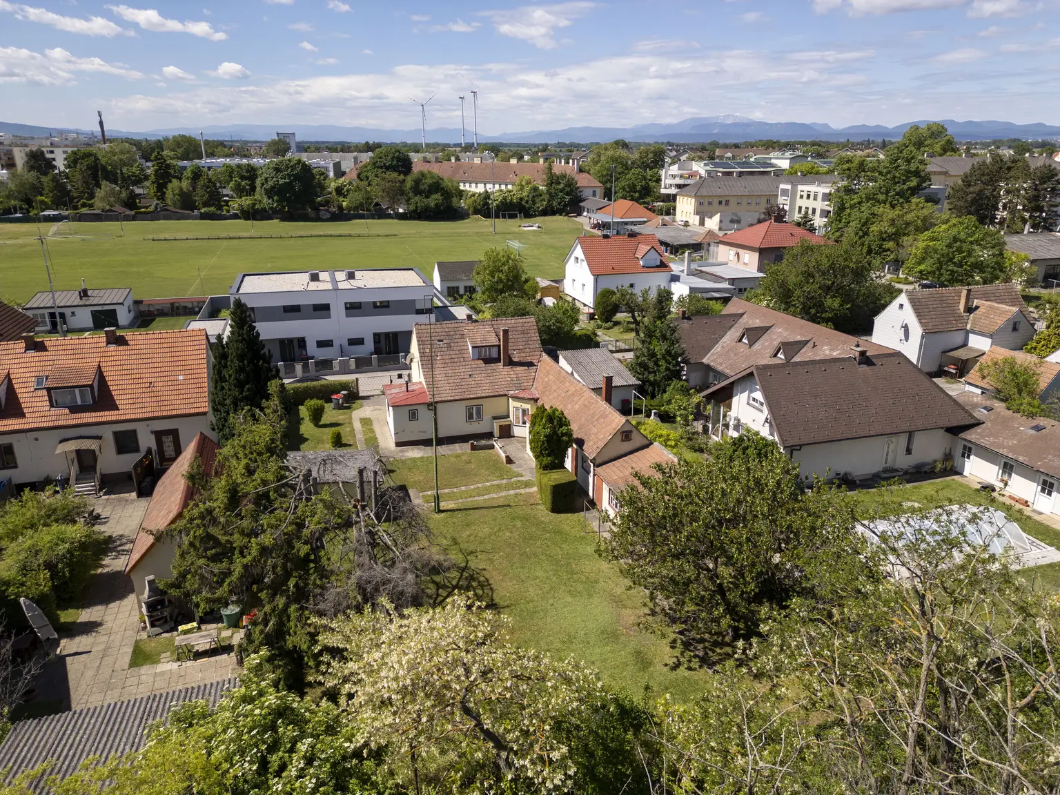 Bestand revitalisieren oder neu durchstarten ? 861 m² Grundstück mit Entwicklungspotenzial!