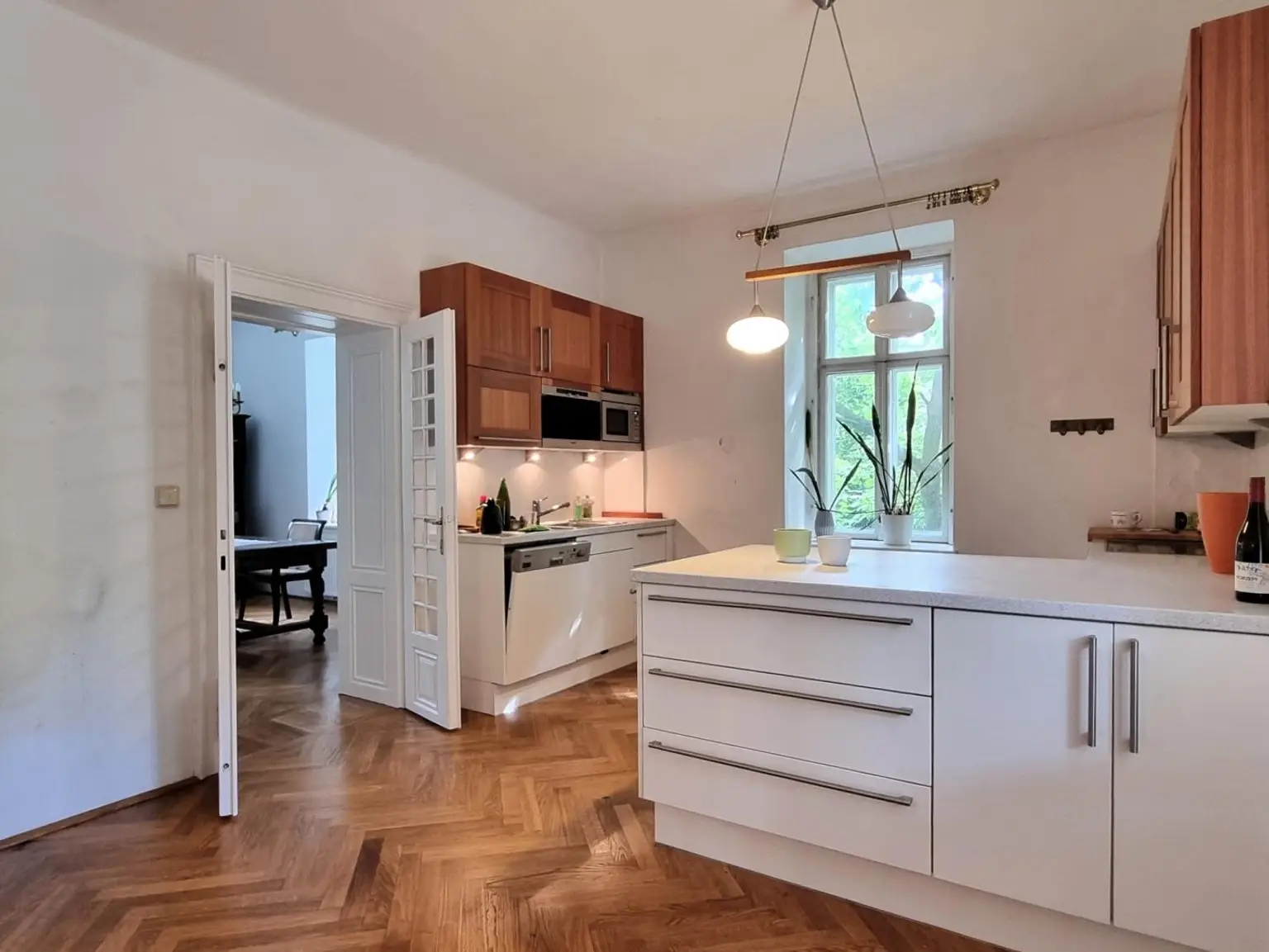 WIENERWALDVILLA IN SONNIGER, ZENTRUMSNAHER LAGE