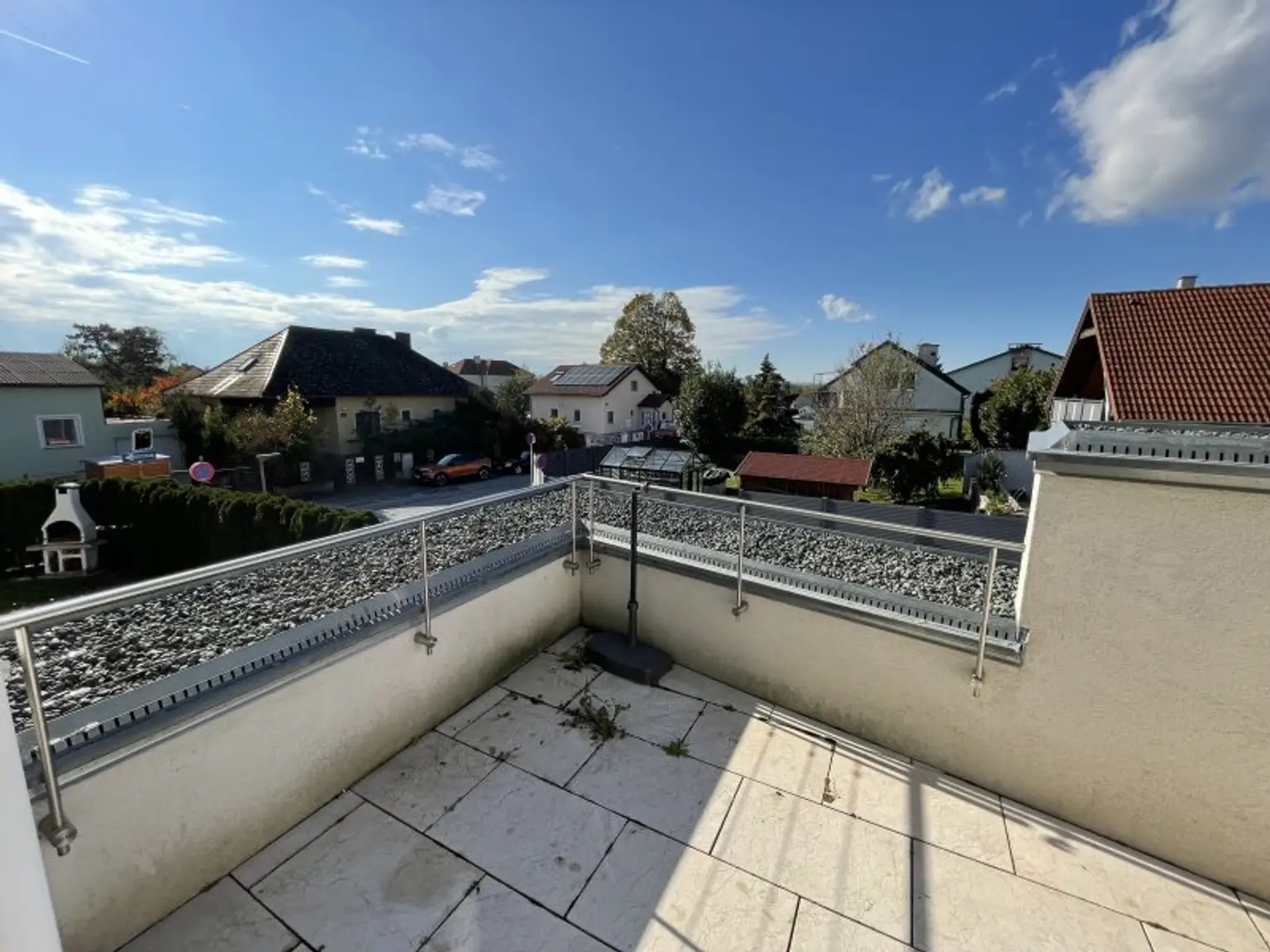 TOP 2-ZIMMMER-WOHNUNG ++ TERRASSE MIT FERNBLICK/GARAGE ++ NÄHE SCHWECHAT!