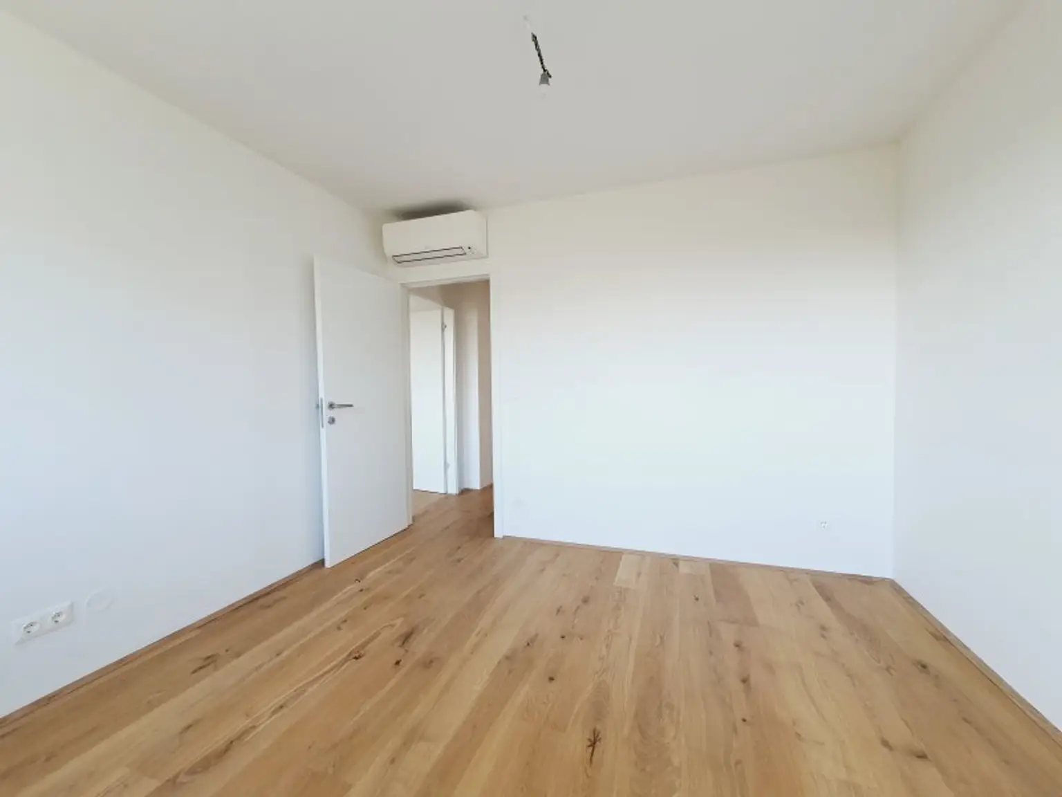 ERSTBEZUG - Sonnige Dachmaisonette mit 45m² Terrasse beim Hoffmann Platz
