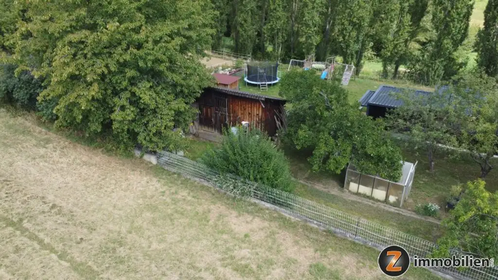Unterkellertes Einfamilienhaus mit Garage und Obstbaumbestand