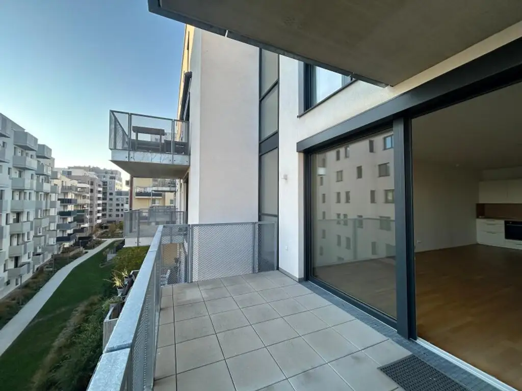 Neuwertige Balkonwohnung inkl. DAN-Küche mit Grünblick & hohem Freizeitkomfort